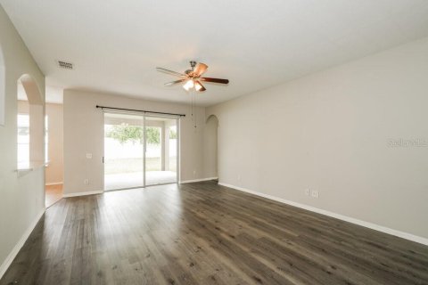 Villa ou maison à louer à Wesley Chapel, Floride: 5 chambres, 315.22 m2 № 2203166 - photo 4