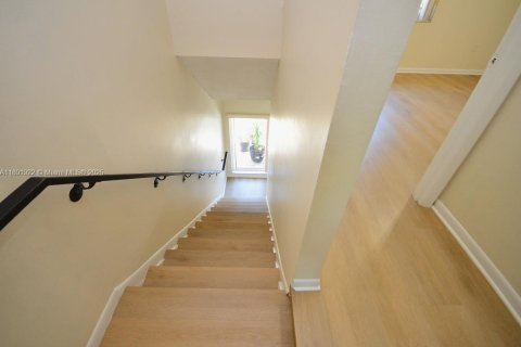 Touwnhouse à vendre à Miami, Floride: 3 chambres, 124.86 m2 № 1920946 - photo 10