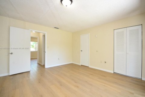 Touwnhouse à vendre à Miami, Floride: 3 chambres, 124.86 m2 № 1920946 - photo 12