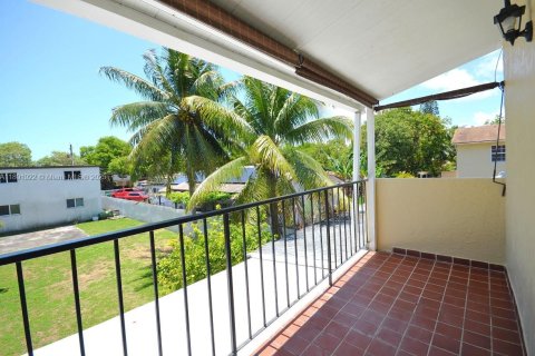 Touwnhouse à vendre à Miami, Floride: 3 chambres, 124.86 m2 № 1920946 - photo 13