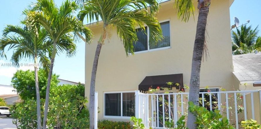 Touwnhouse à Miami, Floride 3 chambres, 124.86 m2 № 1920946