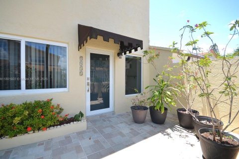 Touwnhouse à vendre à Miami, Floride: 3 chambres, 124.86 m2 № 1920946 - photo 21