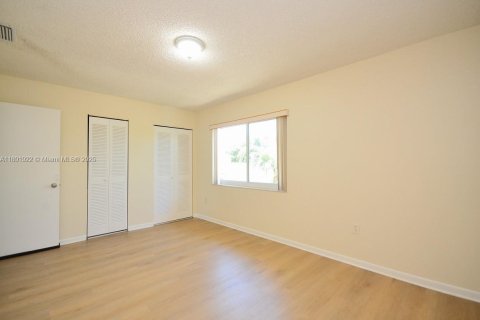 Touwnhouse à vendre à Miami, Floride: 3 chambres, 124.86 m2 № 1920946 - photo 15