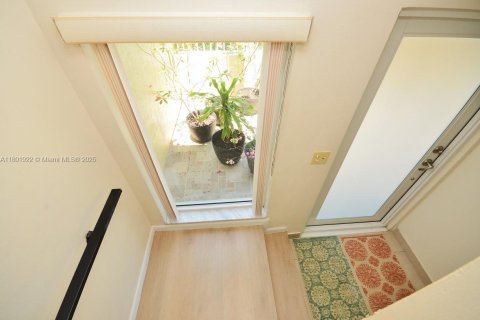 Touwnhouse à vendre à Miami, Floride: 3 chambres, 124.86 m2 № 1920946 - photo 3