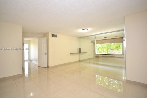 Touwnhouse à vendre à Miami, Floride: 3 chambres, 124.86 m2 № 1920946 - photo 4