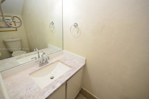 Touwnhouse à vendre à Miami, Floride: 3 chambres, 124.86 m2 № 1920946 - photo 9