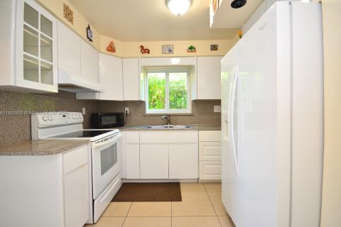 Touwnhouse à vendre à Miami, Floride: 3 chambres, 124.86 m2 № 1920946 - photo 6