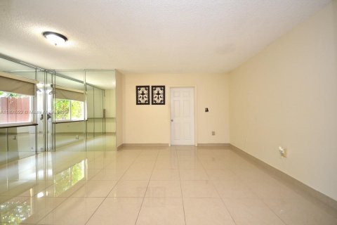 Touwnhouse à vendre à Miami, Floride: 3 chambres, 124.86 m2 № 1920946 - photo 5
