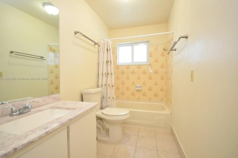 Touwnhouse à vendre à Miami, Floride: 3 chambres, 124.86 m2 № 1920946 - photo 18