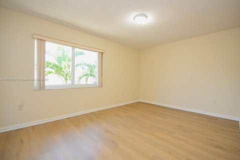 Touwnhouse à vendre à Miami, Floride: 3 chambres, 124.86 m2 № 1920946 - photo 14