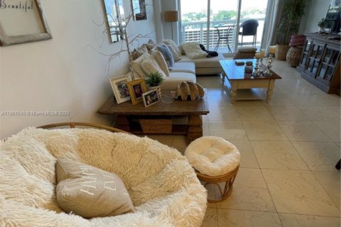 Condominio en venta en Surfside, Florida, 2 dormitorios, 139.35 m2 № 1892178 - foto 4