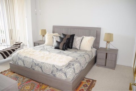 Condominio en venta en Surfside, Florida, 2 dormitorios, 139.35 m2 № 1892178 - foto 18