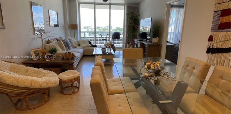 Condominio en Surfside, Florida, 2 dormitorios  № 1892178
