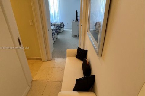 Condominio en venta en Surfside, Florida, 2 dormitorios, 139.35 m2 № 1892178 - foto 29