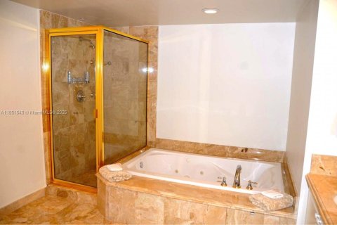 Condominio en venta en Surfside, Florida, 2 dormitorios, 139.35 m2 № 1892178 - foto 24