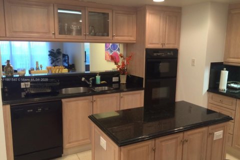 Condominio en venta en Surfside, Florida, 2 dormitorios, 139.35 m2 № 1892178 - foto 13