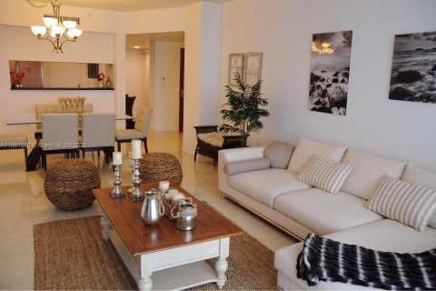 Condominio en venta en Surfside, Florida, 2 dormitorios, 139.35 m2 № 1892178 - foto 6