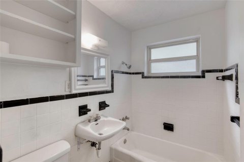 House in Daytona Beach, Florida 3 bedrooms, 84.54 sq.m. № 1909631 - photo 15