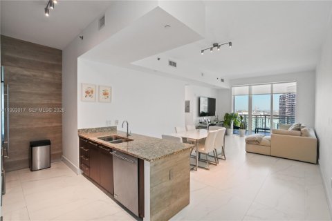 Condominio en venta en Miami, Florida, 1 dormitorio, 71.91 m2 № 2057319 - foto 3