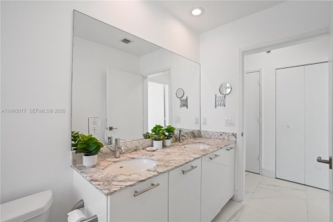 Condominio en venta en Miami, Florida, 1 dormitorio, 71.91 m2 № 2057319 - foto 18