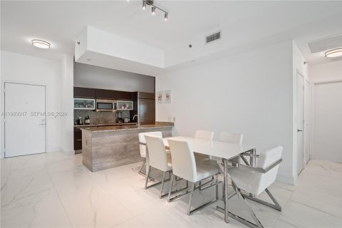 Condominio en venta en Miami, Florida, 1 dormitorio, 71.91 m2 № 2057319 - foto 9