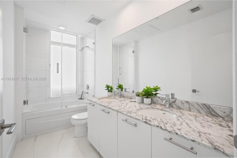 Condominio en venta en Miami, Florida, 1 dormitorio, 71.91 m2 № 2057319 - foto 17