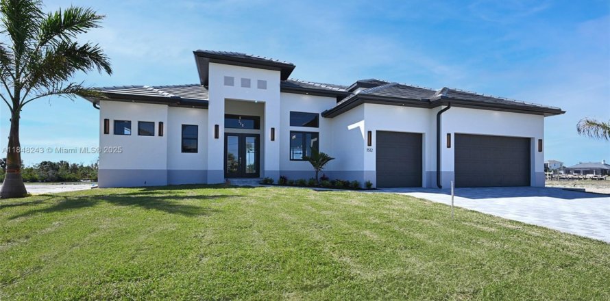 Casa en Cape Coral, Florida 4 dormitorios, 317.91 m2 № 2034315