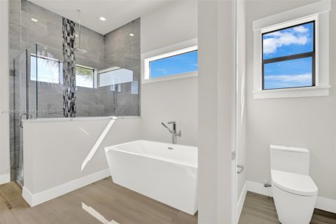 Casa en venta en Cape Coral, Florida, 4 dormitorios, 317.91 m2 № 2034315 - foto 17