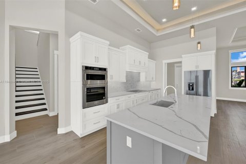 Casa en venta en Cape Coral, Florida, 4 dormitorios, 317.91 m2 № 2034315 - foto 7