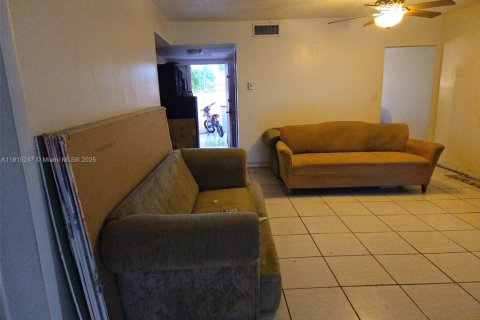 Villa ou maison à vendre à Lauderhill, Floride: 2 chambres, 195.09 m2 № 2082465 - photo 6