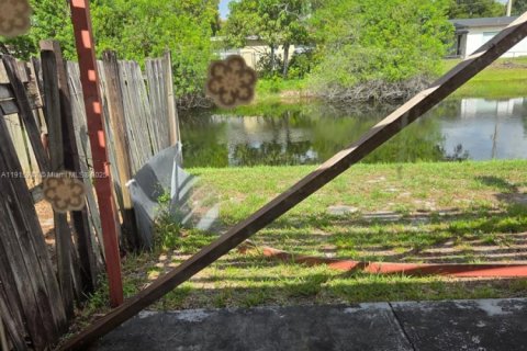 Villa ou maison à vendre à Lauderhill, Floride: 2 chambres, 195.09 m2 № 2082465 - photo 2