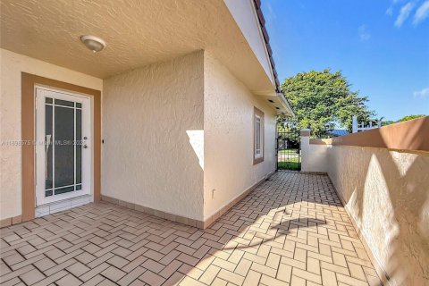 Casa en venta en Miami, Florida, 4 dormitorios, 160.63 m2 № 1952283 - foto 18