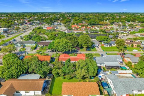 Casa en venta en Miami, Florida, 4 dormitorios, 160.63 m2 № 1952283 - foto 21