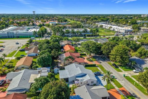 Casa en venta en Miami, Florida, 4 dormitorios, 160.63 m2 № 1952283 - foto 24