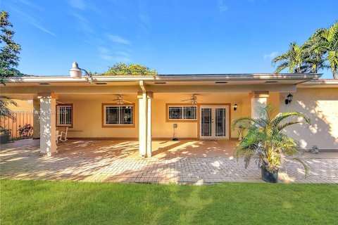 Casa en venta en Miami, Florida, 4 dormitorios, 160.63 m2 № 1952283 - foto 15
