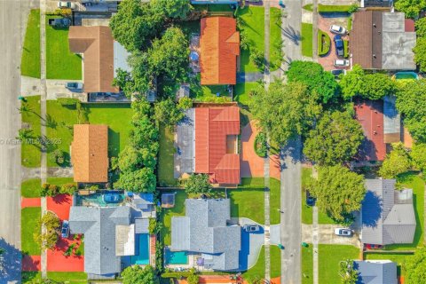 Casa en venta en Miami, Florida, 4 dormitorios, 160.63 m2 № 1952283 - foto 26