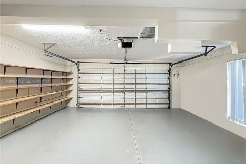 Casa en venta en Miami, Florida, 4 dormitorios, 160.63 m2 № 1952283 - foto 11