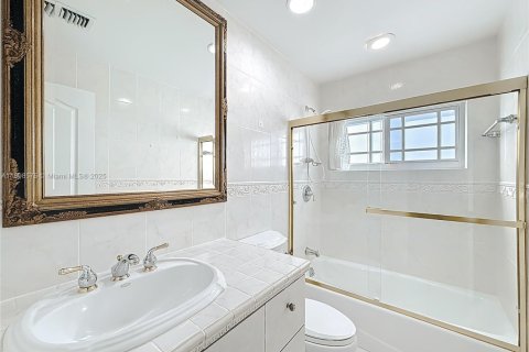 Casa en venta en Miami, Florida, 4 dormitorios, 160.63 m2 № 1952283 - foto 9