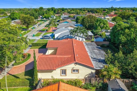 Casa en venta en Miami, Florida, 4 dormitorios, 160.63 m2 № 1952283 - foto 23