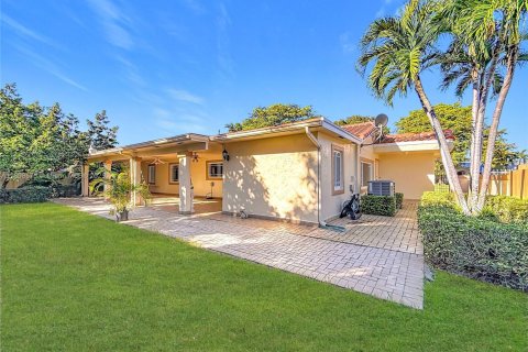 Casa en venta en Miami, Florida, 4 dormitorios, 160.63 m2 № 1952283 - foto 16