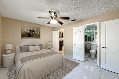 Casa en venta en Miami, Florida, 4 dormitorios, 160.63 m2 № 1952283 - foto 6