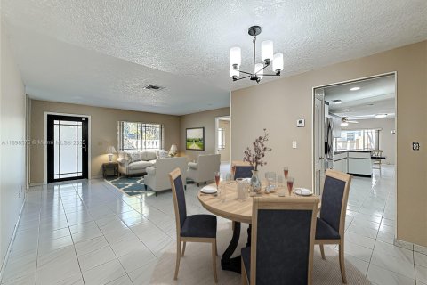 Casa en venta en Miami, Florida, 4 dormitorios, 160.63 m2 № 1952283 - foto 4