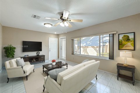 Casa en venta en Miami, Florida, 4 dormitorios, 160.63 m2 № 1952283 - foto 5