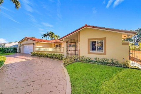 Casa en venta en Miami, Florida, 4 dormitorios, 160.63 m2 № 1952283 - foto 3