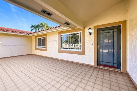 Casa en venta en Miami, Florida, 4 dormitorios, 160.63 m2 № 1952283 - foto 14