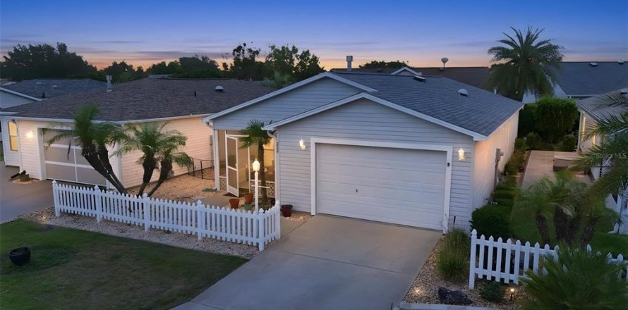 Villa ou maison à The Villages, Floride 2 chambres, 107.4 m2 № 2149826