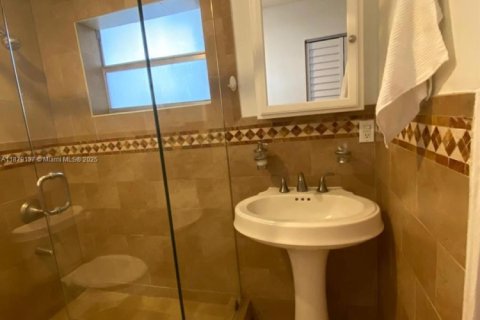 Condominio en alquiler en North Miami Beach, Florida, 1 dormitorio, 61.59 m2 № 1932810 - foto 7