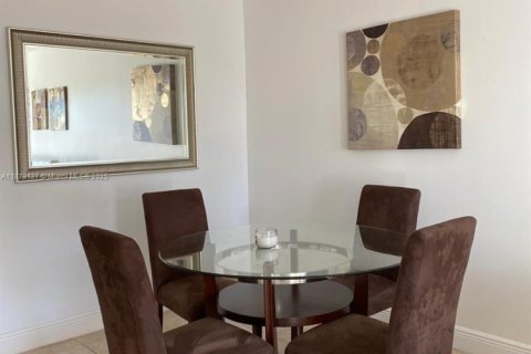 Condominio en alquiler en North Miami Beach, Florida, 1 dormitorio, 61.59 m2 № 1932810 - foto 4