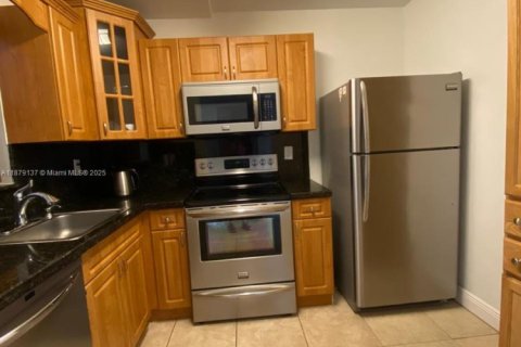 Condominio en alquiler en North Miami Beach, Florida, 1 dormitorio, 61.59 m2 № 1932810 - foto 3