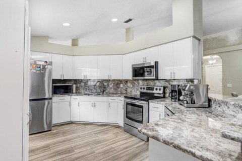Villa ou maison à vendre à Tampa, Floride: 4 chambres, 261.98 m2 № 1899857 - photo 10